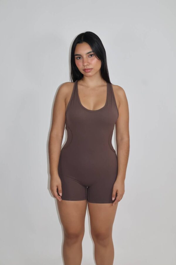 backless jumpsuit corto café