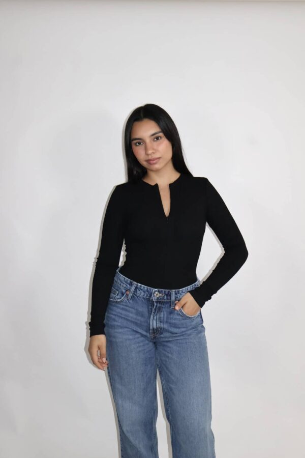 body camila negro