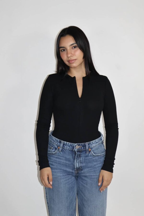 body camila negro