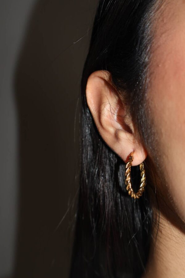 argollas trenzadas color dorado