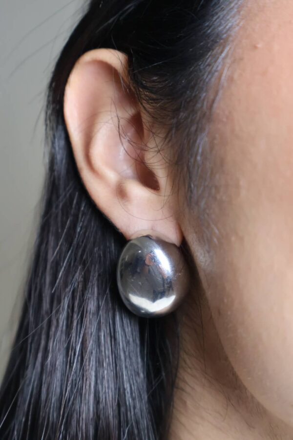 aretes con forma de gota color plata
